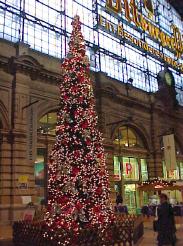 Weihnachtsbaum im Hauptbahnhof