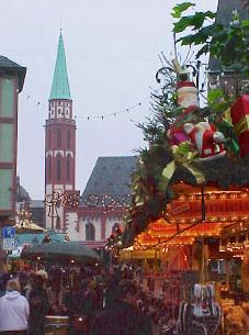 Weihnachtsmarkt mit Alter Nikolaikirche
