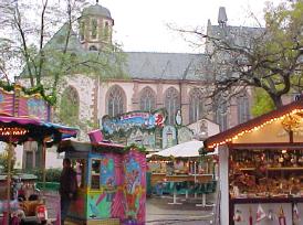 Weihnachtsmarkt mit Liebfrauenkirche